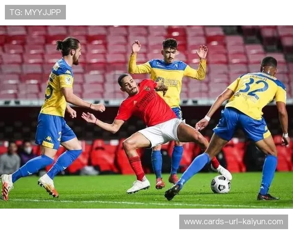 本菲卡—拉斐尔滑步射门穿透防守造成进球